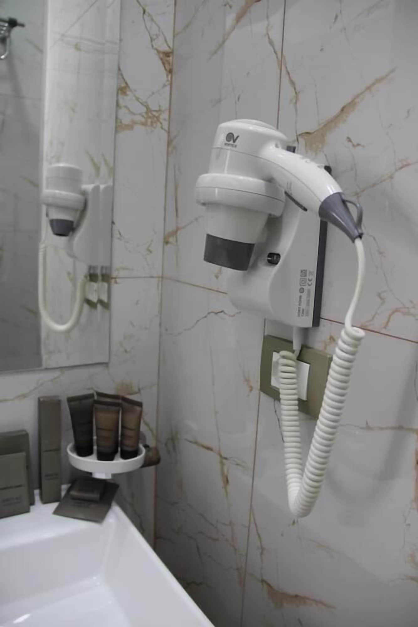 Hotel Hermes Tirana Zewnętrze zdjęcie