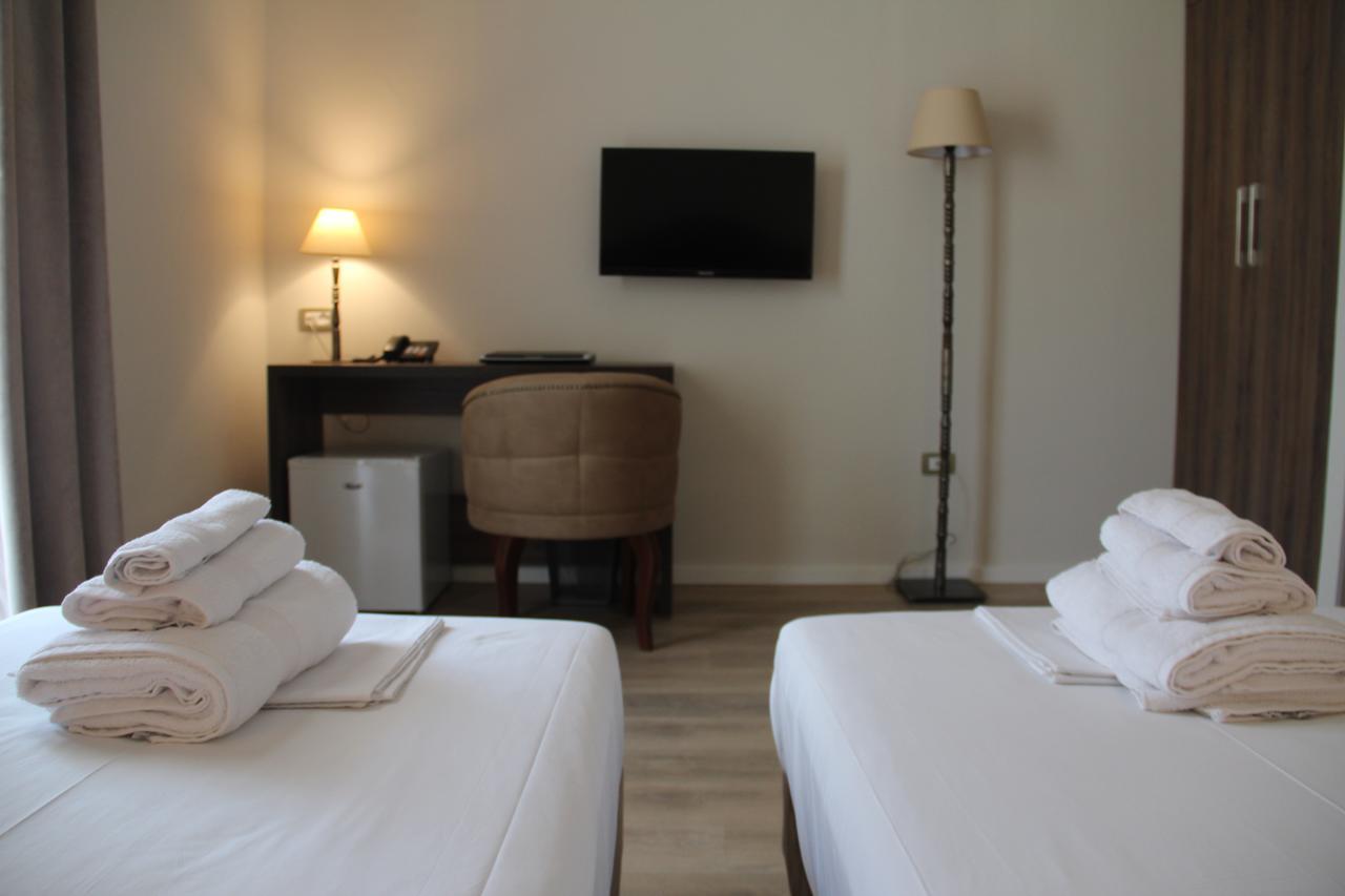 Hotel Hermes Tirana Zewnętrze zdjęcie