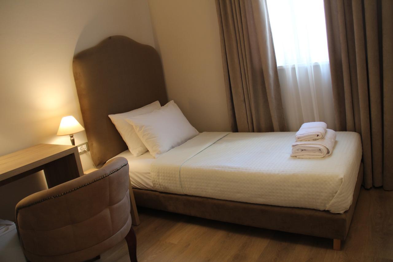 Hotel Hermes Tirana Zewnętrze zdjęcie